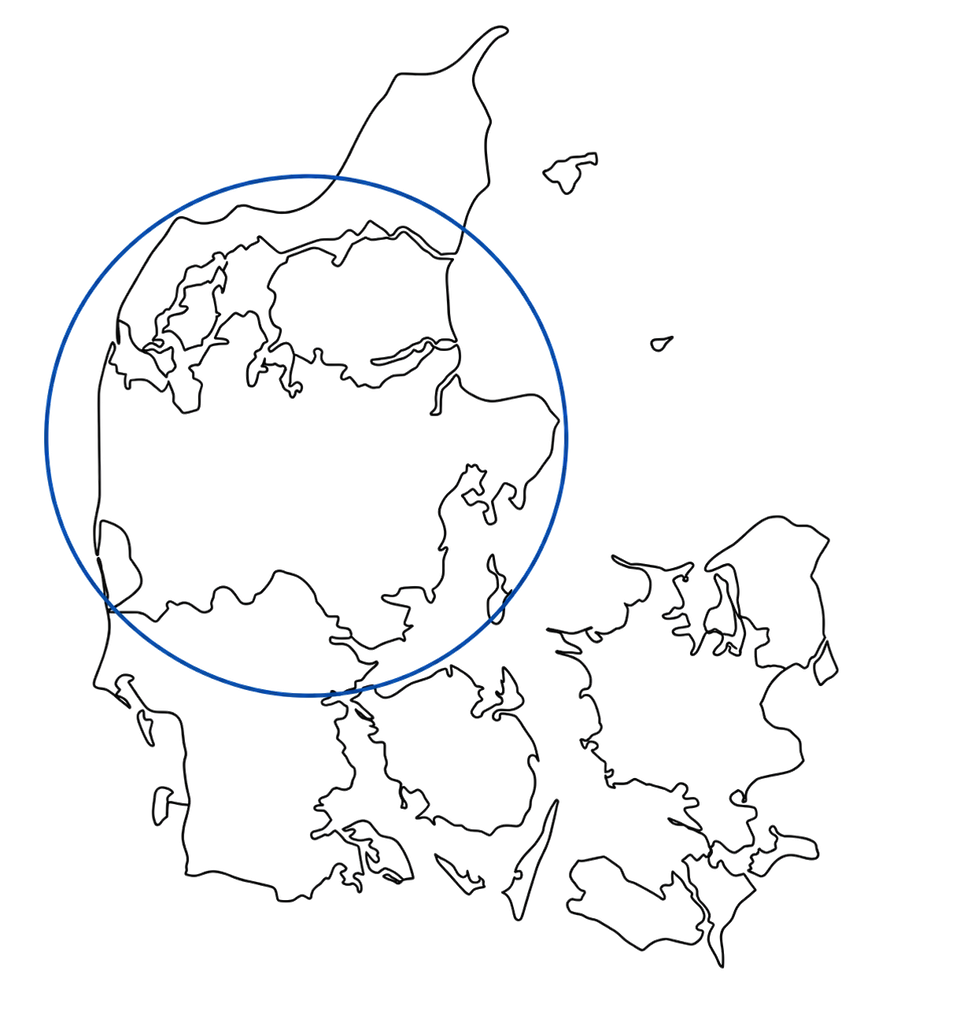 Kort over Danmark hvor en cirkel markerer Flise Tech ApS’ arbejdsområde i Midt- og Nordjylland, fra Aalborg i nord til Horsens i syd og vestpå til Holstebro